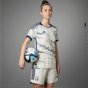 ⚽️🥅🏋️‍♀️🏃‍♀️adidas Italy 23 away authentic jersey for women-L-off white-NWT